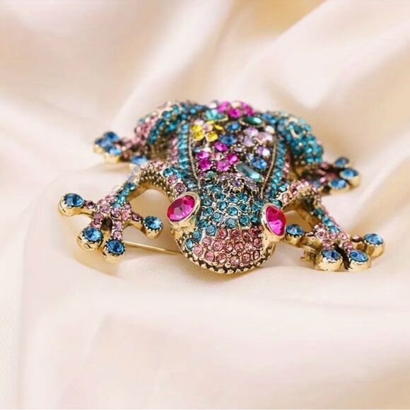 🩵 NEW Stunning & sparkling large frog brooch 🩵 - Picture 7 of 8